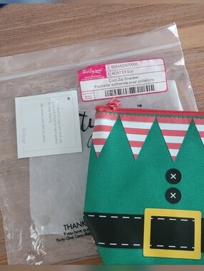 thirty-one Elf-Themed Cool Zip Snacker in Green with Red and White